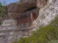 Montezuma_Castle_NM.JPG (83006 bytes)